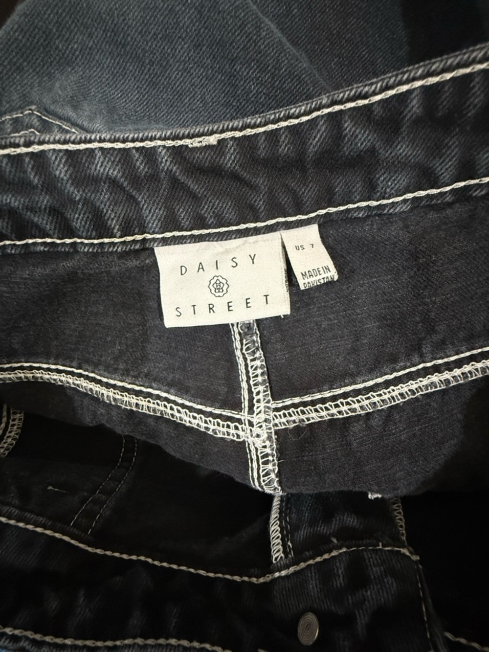 DAISY STREET High-Rise Black Wide-Leg Cargo Jeans with Grommet Straps - Picture 7 of 7